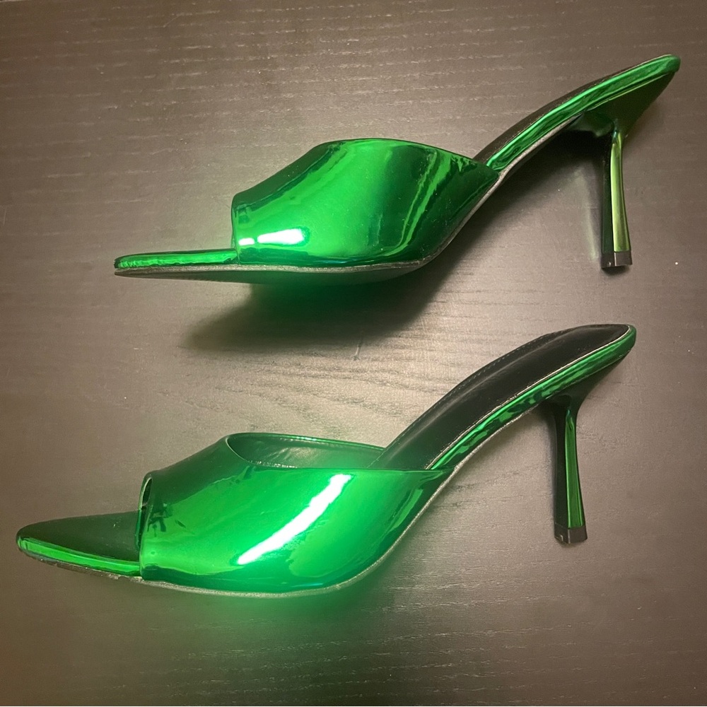 NWOT Wild Diva (Lounge) Stiletto Sandals - Women 9 - Metallic Green